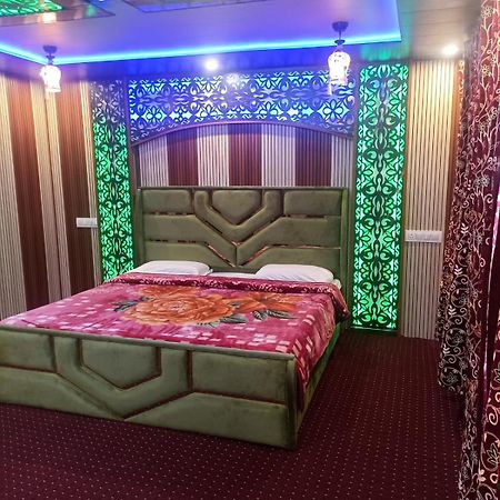 Backyard Stays With Dal Lake View Σριναγκάρ Εξωτερικό φωτογραφία