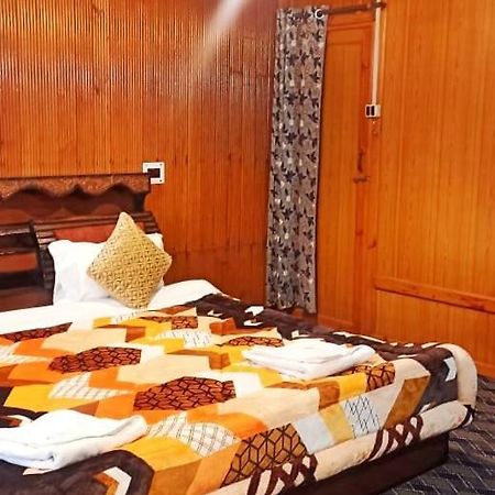 Backyard Stays With Dal Lake View Σριναγκάρ Εξωτερικό φωτογραφία