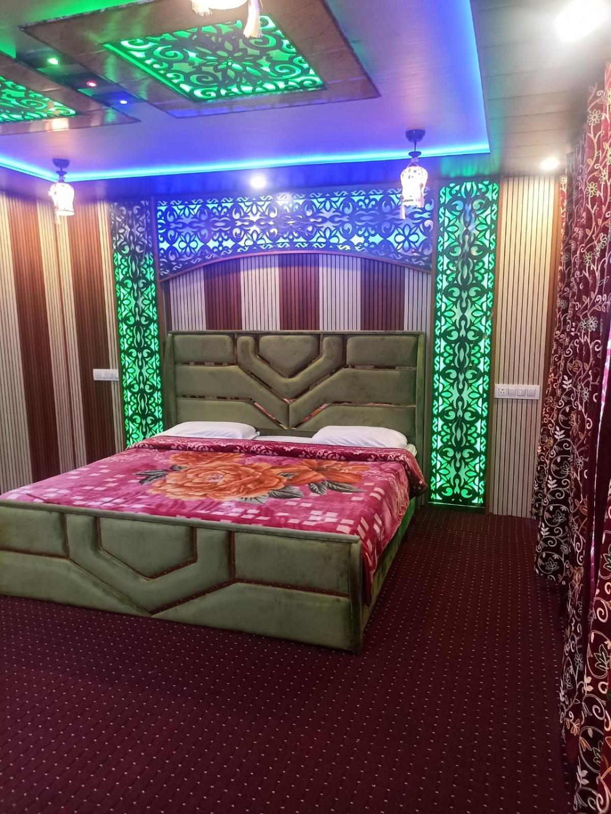 Backyard Stays With Dal Lake View Σριναγκάρ Εξωτερικό φωτογραφία