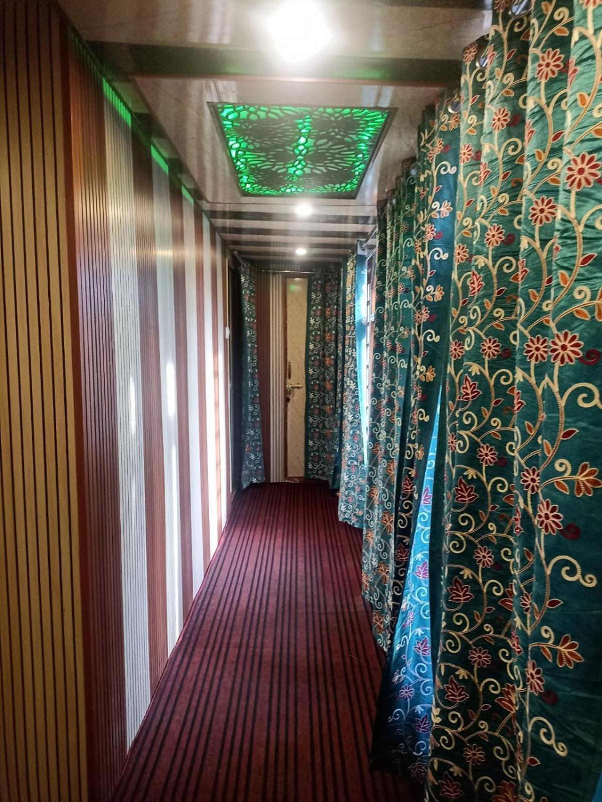 Backyard Stays With Dal Lake View Σριναγκάρ Εξωτερικό φωτογραφία