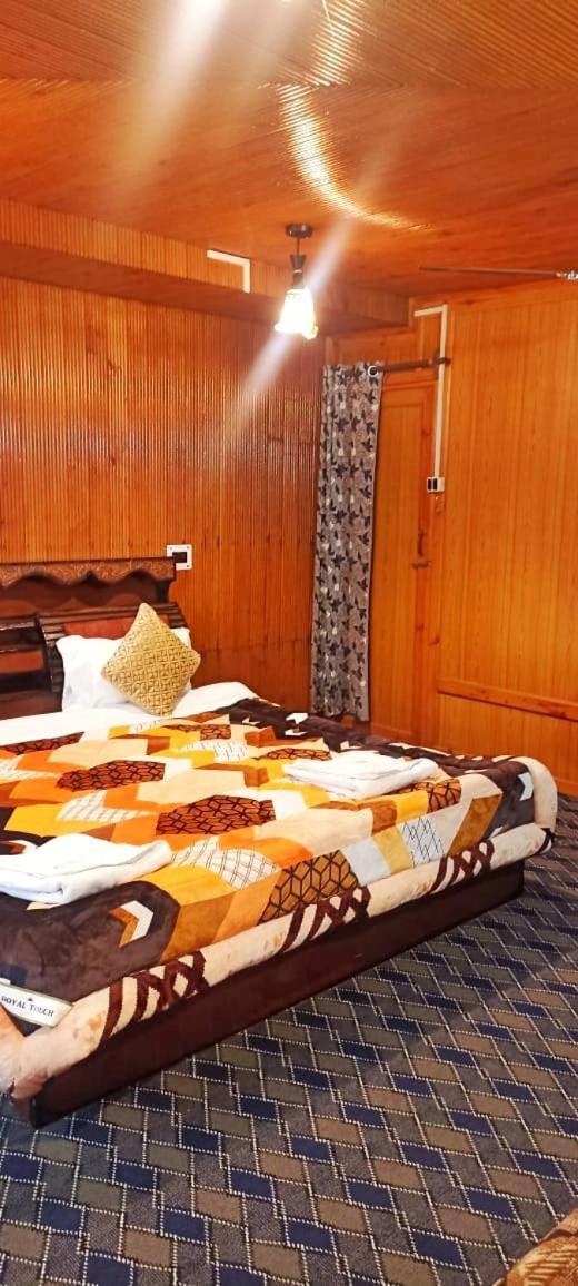 Backyard Stays With Dal Lake View Σριναγκάρ Εξωτερικό φωτογραφία