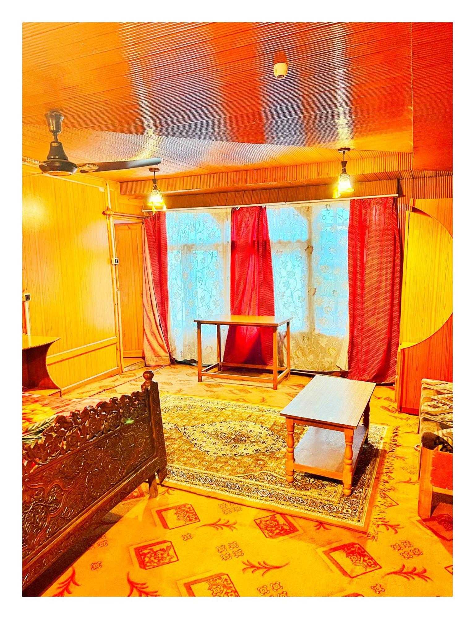 Backyard Stays With Dal Lake View Σριναγκάρ Εξωτερικό φωτογραφία