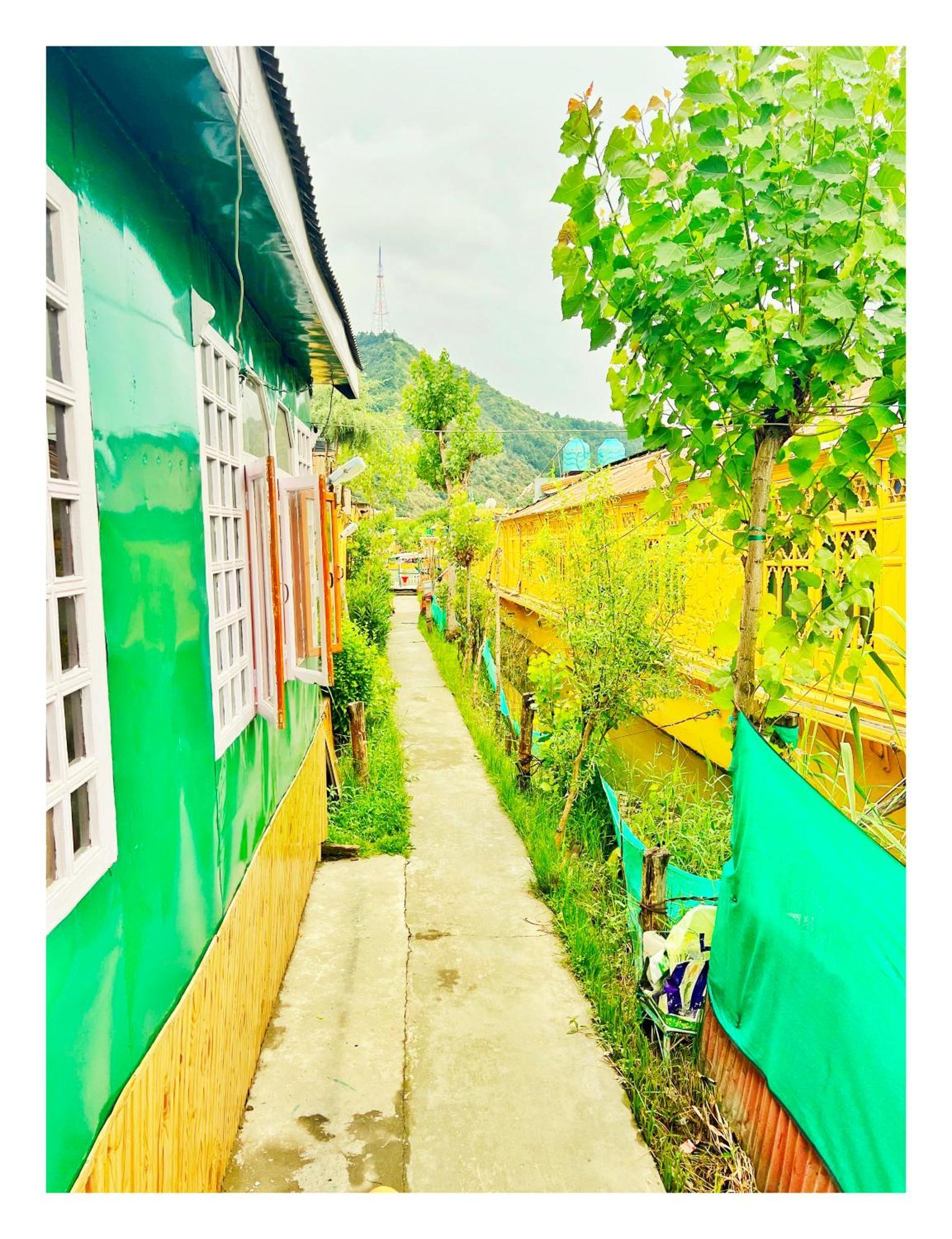 Backyard Stays With Dal Lake View Σριναγκάρ Εξωτερικό φωτογραφία